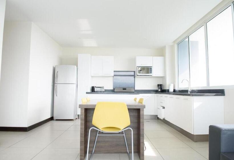 جناح مزوَّد بشرفة, Puerto Azul