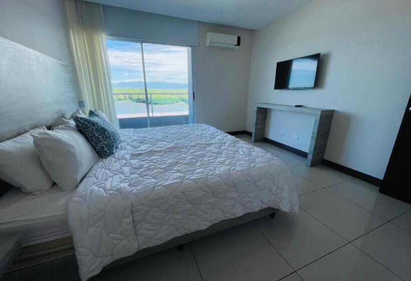 جناح مزوَّد بشرفة, Puerto Azul