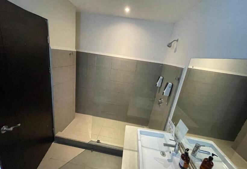 جناح مزوَّد بشرفة, Puerto Azul