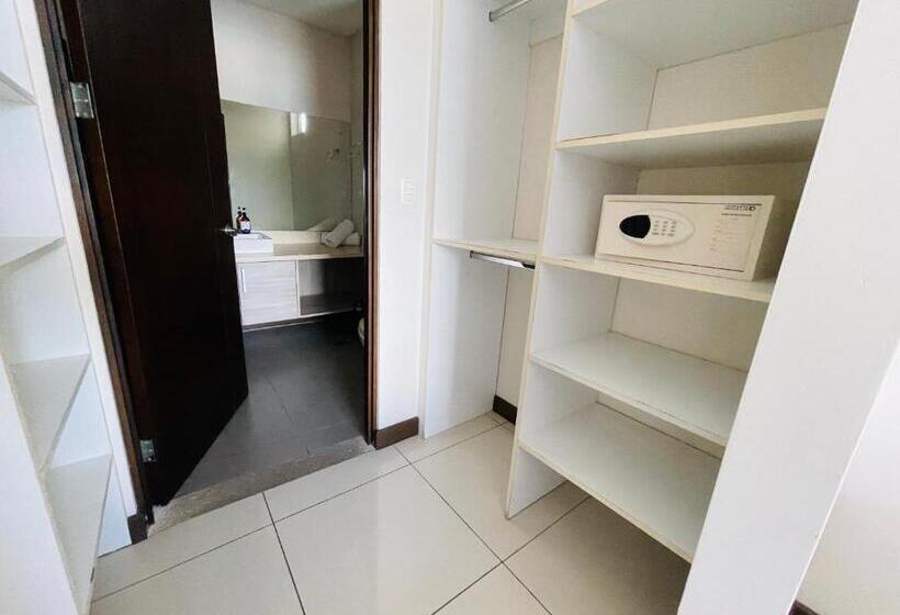 جناح مزوَّد بشرفة, Puerto Azul