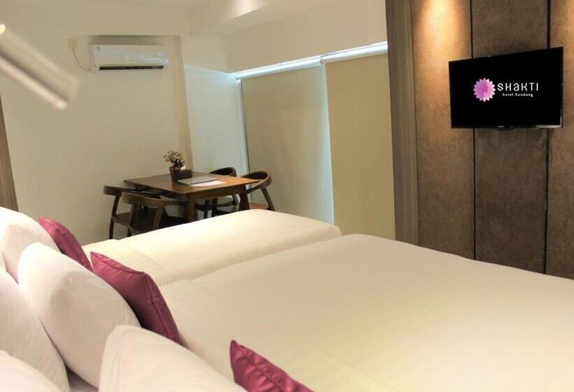 اتاق لوکس سه تخته, Shakti Hotel Bandung