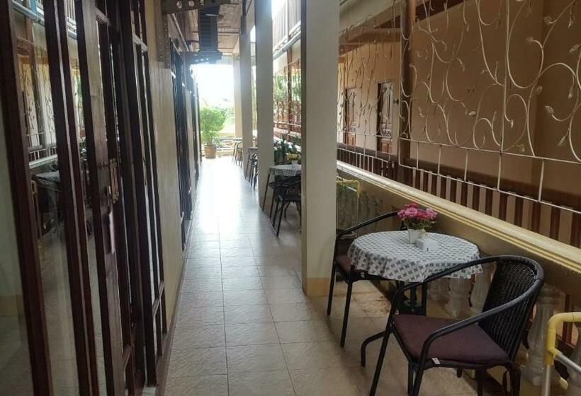 Номер Стандарт, Khun Ying House