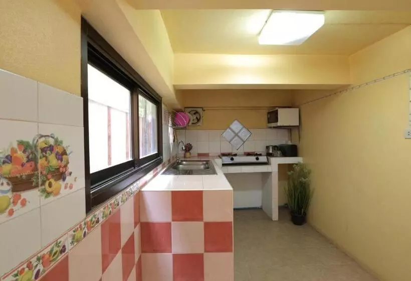 スタンダードトリプルルーム, Khun Ying House