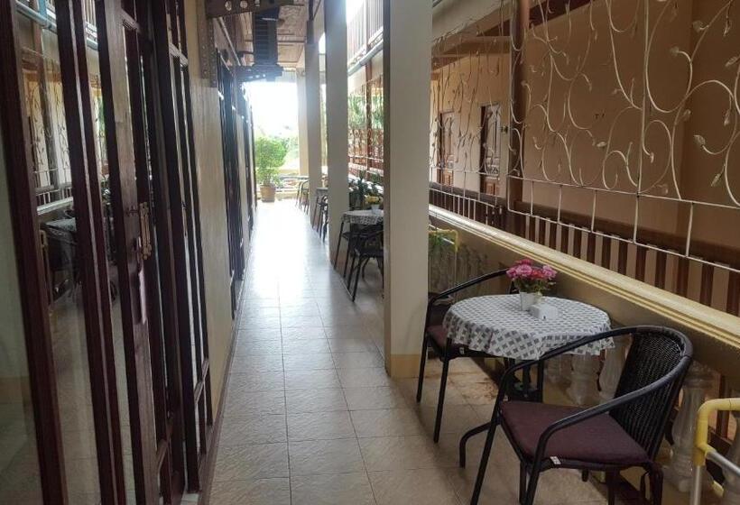 Номер Стандарт Трехместный, Khun Ying House