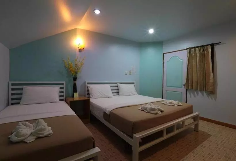 バスルーム共有のトリプルスタンダード, Khun Ying House