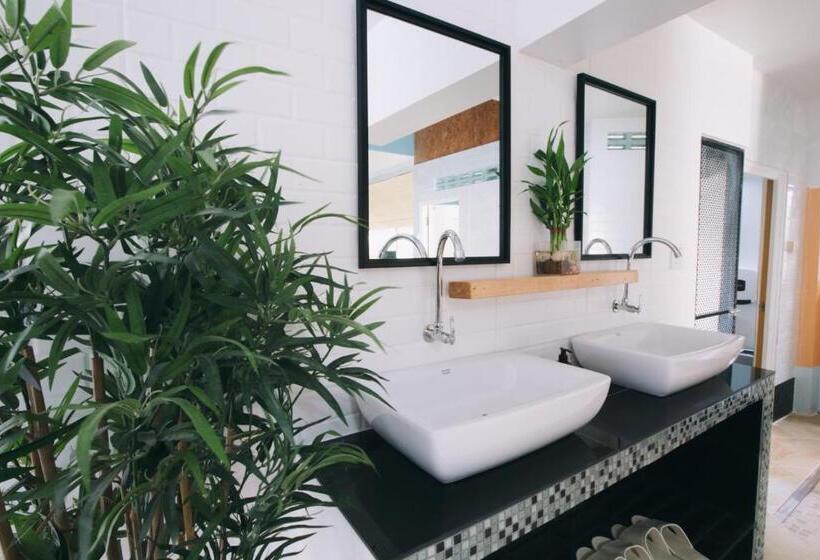 Трехместный Номер Стандарт Совместная Ванная, Khun Ying House