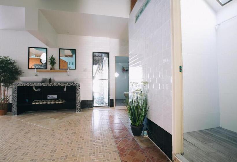 Трехместный Номер Стандарт Совместная Ванная, Khun Ying House