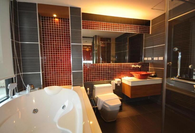 جناح مزود بجاكوزى, Chalelarn Hotel Hua Hin