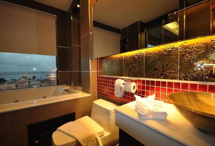 جناح مزود بجاكوزى, Chalelarn Hotel Hua Hin