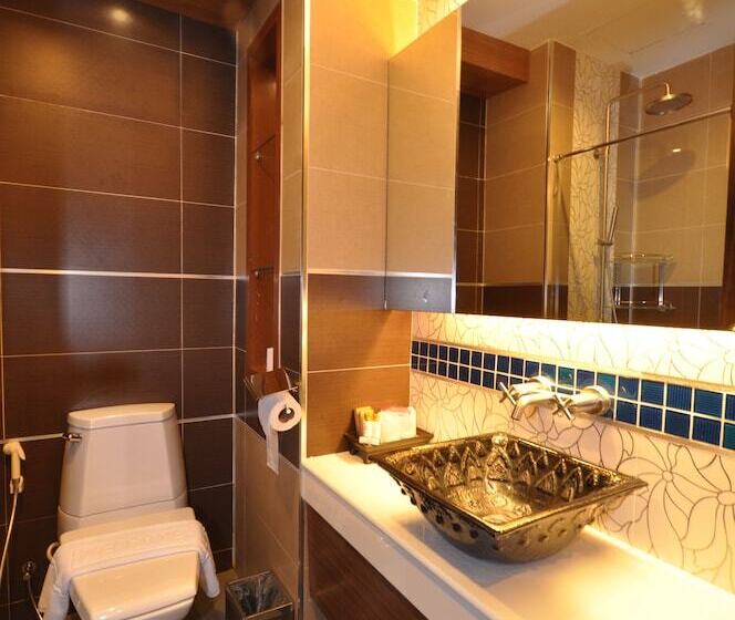 غرفة سوبيريور ذات إطلالة جانبية على البحر, Chalelarn Hotel Hua Hin