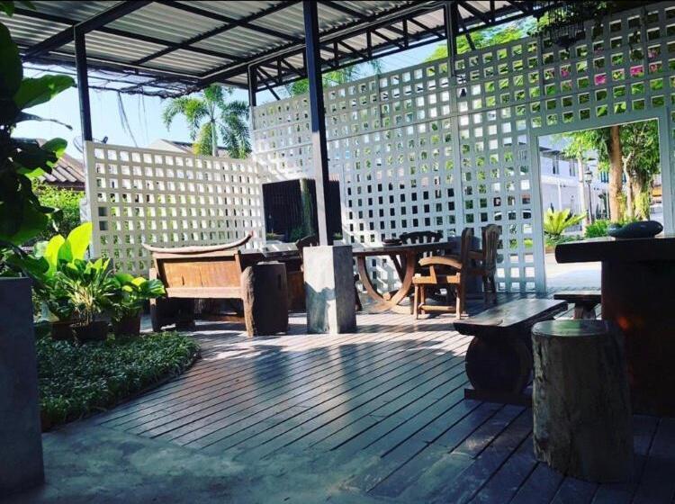 Номер Superior, First Residence