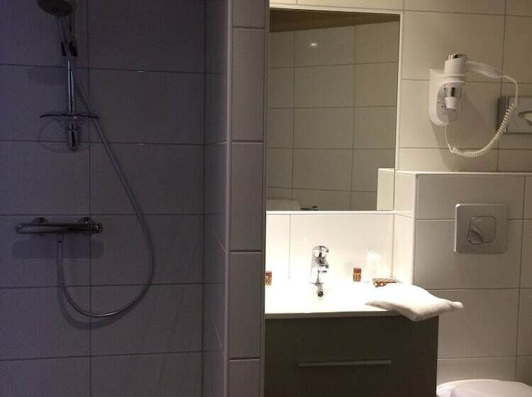 חדר סטנדרט לשלושה, Moka