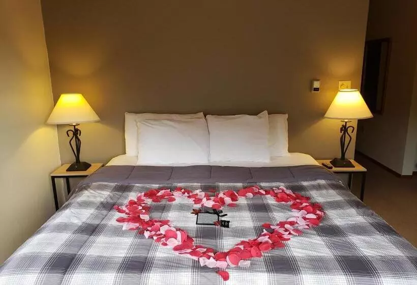 اتاق لوکس با تخت بزرگ, North Ironwood Acres   Black River Lodge