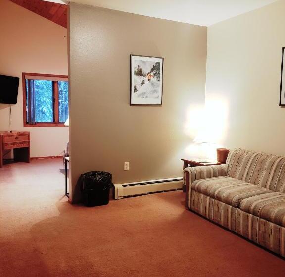 غرفة ديلوكس سرير كينج, North Ironwood Acres   Black River Lodge