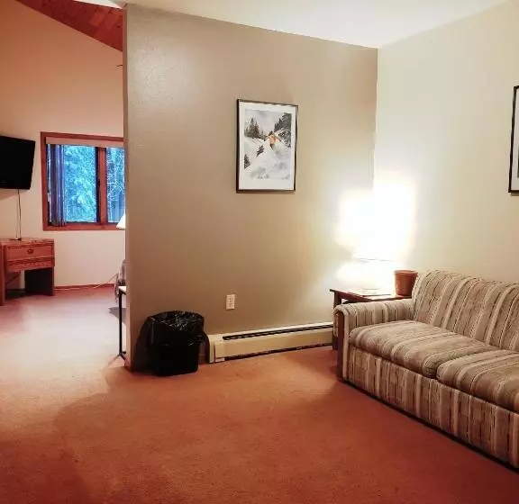اتاق لوکس با تخت بزرگ, North Ironwood Acres   Black River Lodge