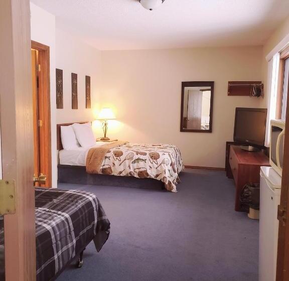 غرفة عائلية, North Ironwood Acres   Black River Lodge