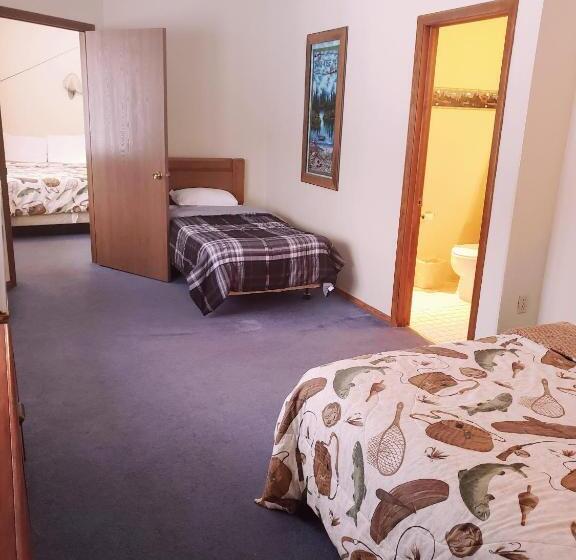 غرفة عائلية, North Ironwood Acres   Black River Lodge