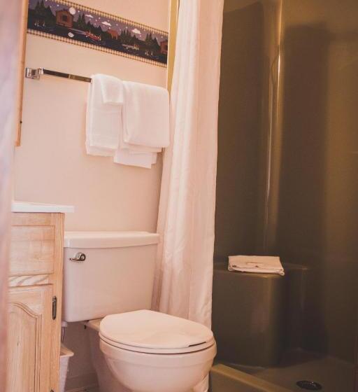 Семейный Номер, North Ironwood Acres   Black River Lodge