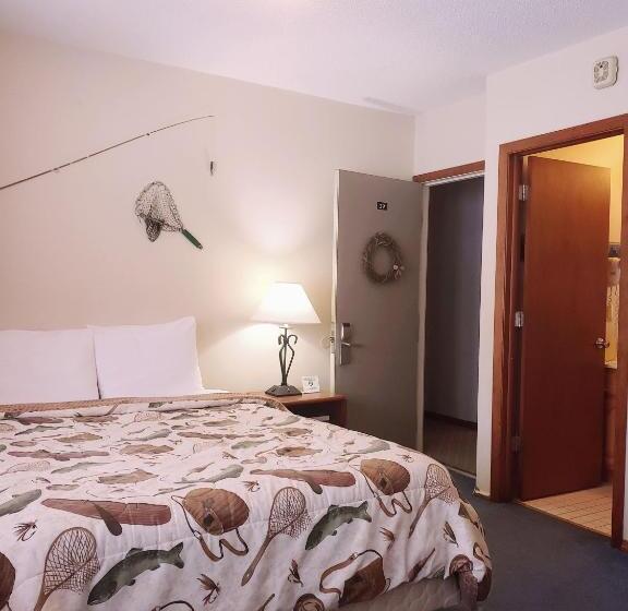 غرفة عائلية, North Ironwood Acres   Black River Lodge