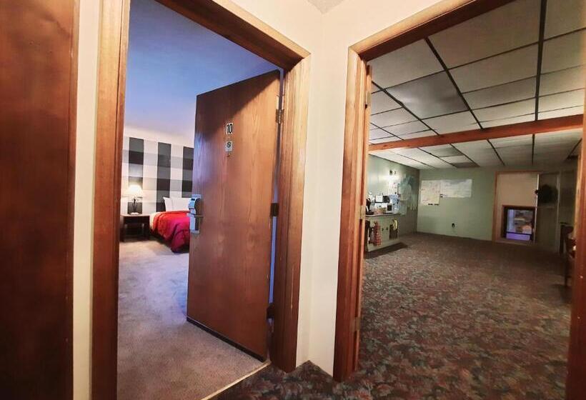 غرفة قياسية سرير كينج, North Ironwood Acres   Black River Lodge