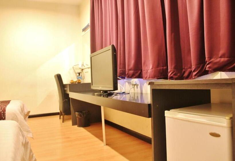 חדר משפחתי דלוקס, Prince