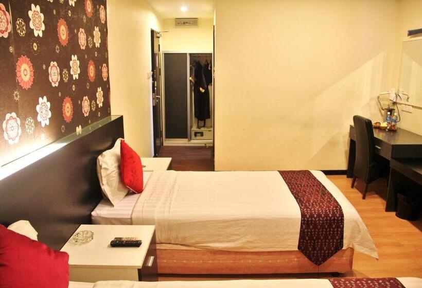 חדר משפחתי דלוקס, Prince