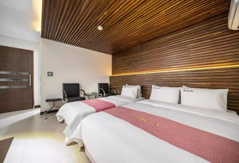 ファミリールーム, Q
