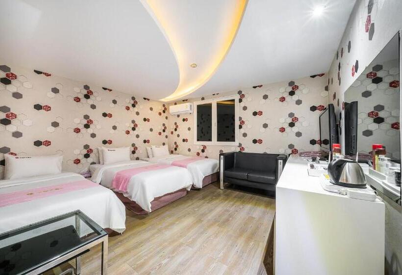 Quarto Triplo Superior, Q