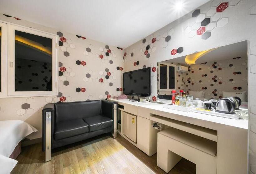 Quarto Triplo Superior, Q