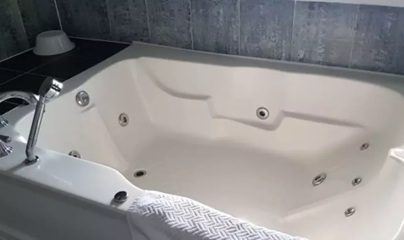デラックスルーム, Q