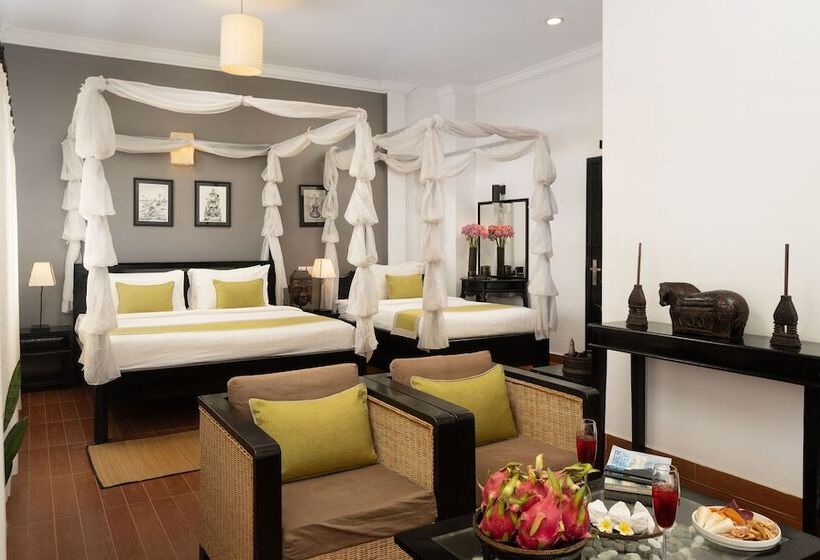 سوییت خانوادگی, People By The Community