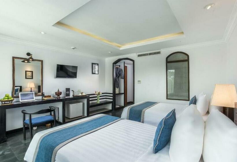 اتاق لوکس, People By The Community