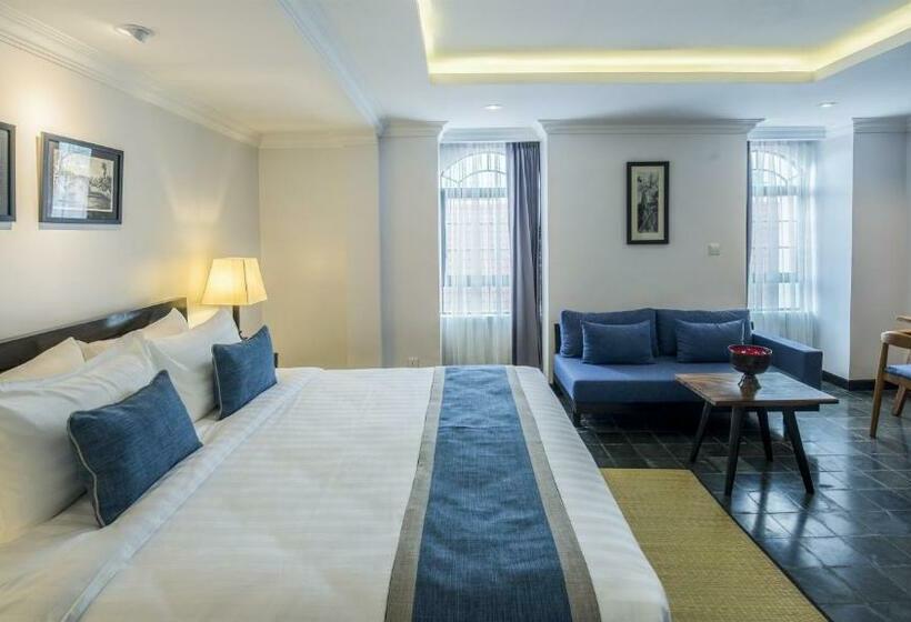 اتاق لوکس, People By The Community