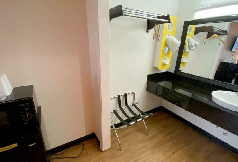 غرفة قياسية سرير كينج, Landmark