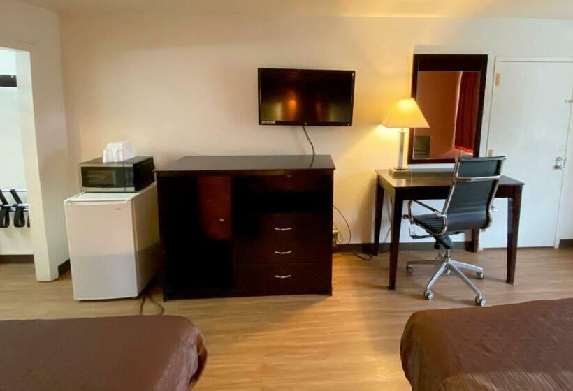 غرفه قياسيه سريرين مزدوجين, Landmark