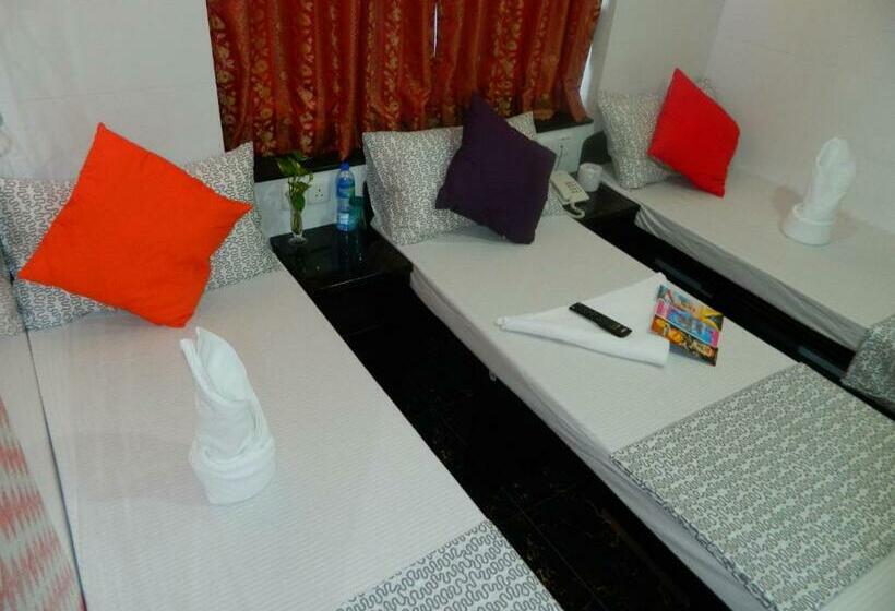 اتاق استاندارد سه نفره, New London Hostel
