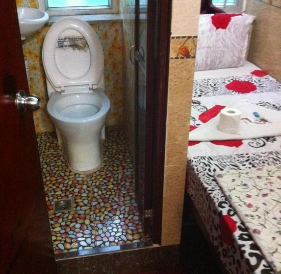 اتاق خانوادگی, New London Hostel