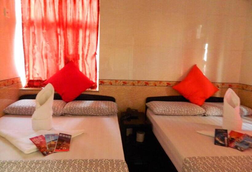 اتاق خانوادگی, New London Hostel