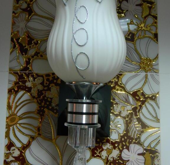 اتاق خانوادگی, New London Hostel