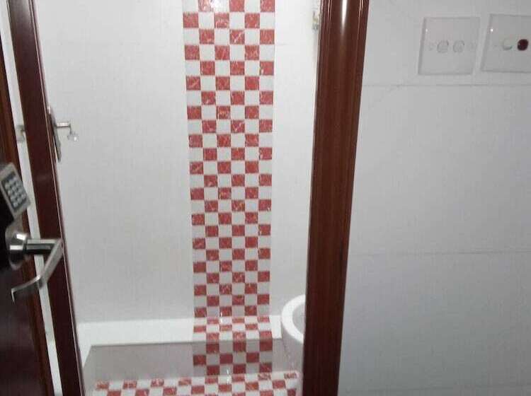 اتاق استاندارد یک نفره, New London Hostel