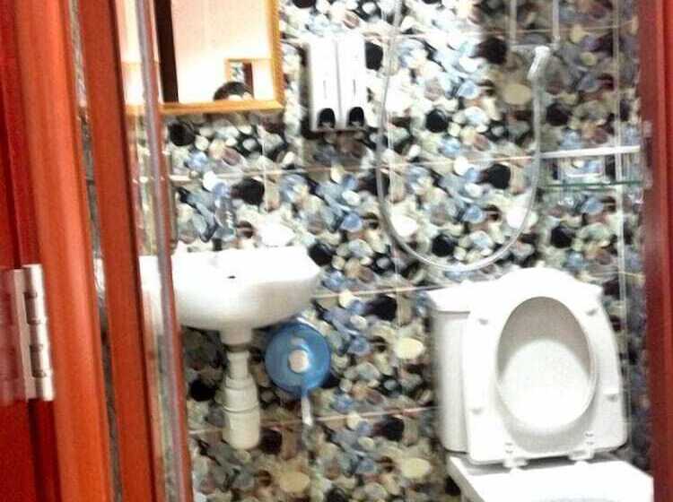 اتاق استاندارد سه نفره, New London Hostel