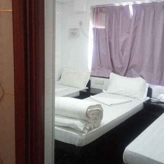 اتاق استاندارد سه نفره, New London Hostel