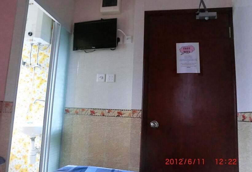 اتاق استاندارد سه نفره, New London Hostel