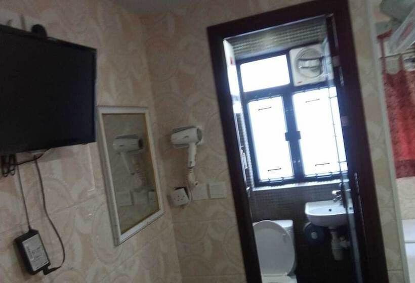 اتاق خانوادگی, New London Hostel