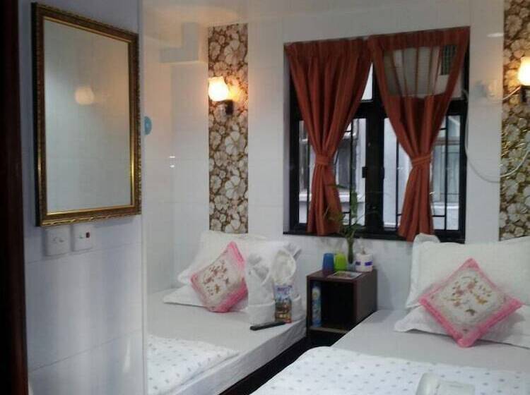 اتاق خانوادگی, New London Hostel