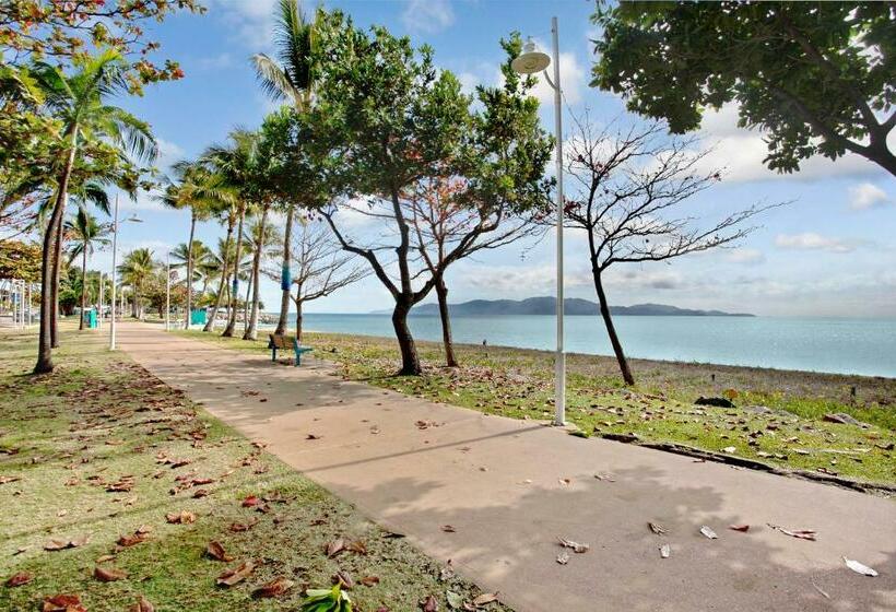 标准工作室, Beach House Motel