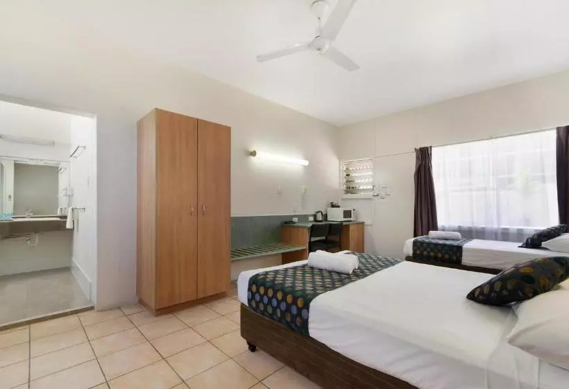 اتاق خانوادگی, Beach House Motel