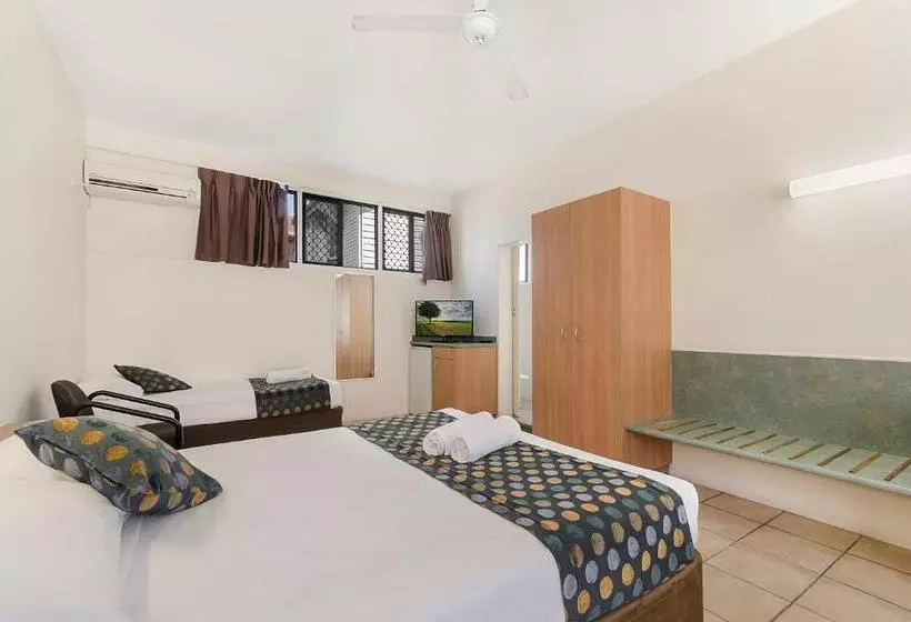اتاق خانوادگی, Beach House Motel