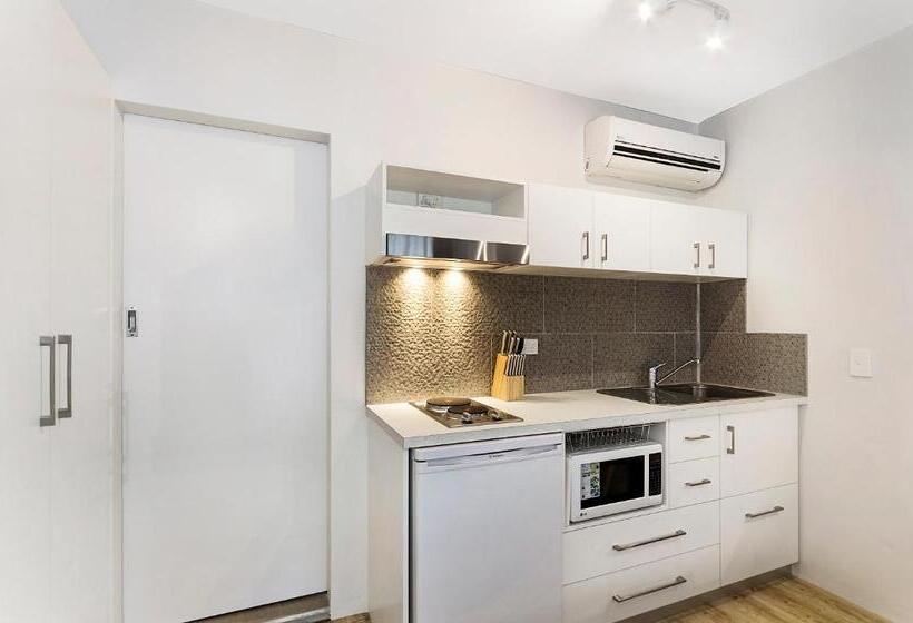 标准工作室, Beach House Motel