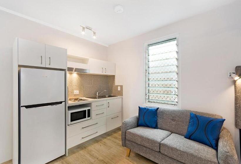 家庭工作室, Beach House Motel